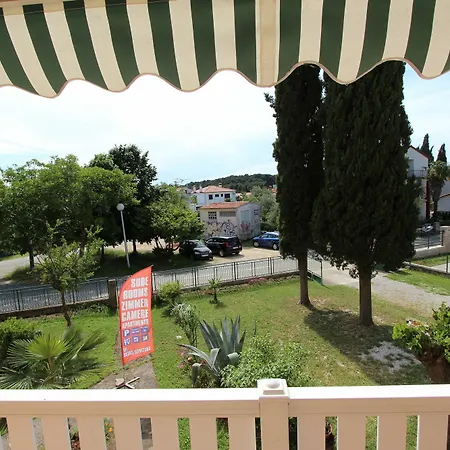 Rosanna Apartment *