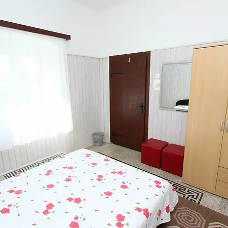 Rosanna Apartman *