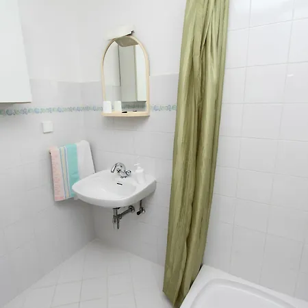 Rosanna Apartman *